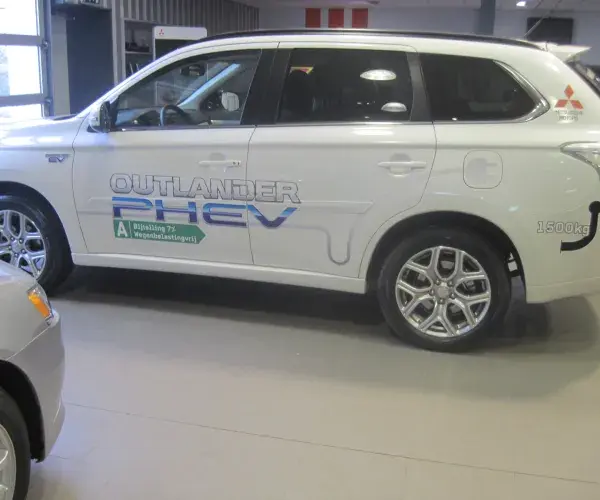 Demo Mitsubishi Outlander PHEV 2013