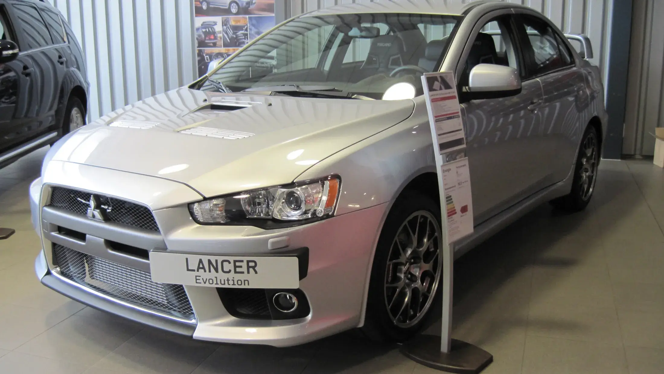 Mitsubishi Lancer 2010 in de showroom