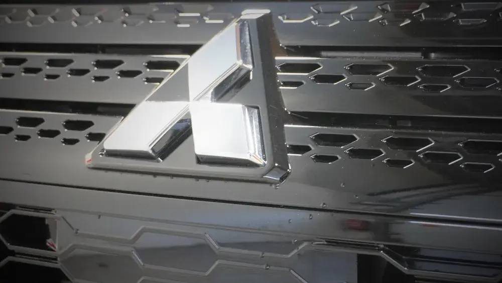 Mitsubishi logo op grill