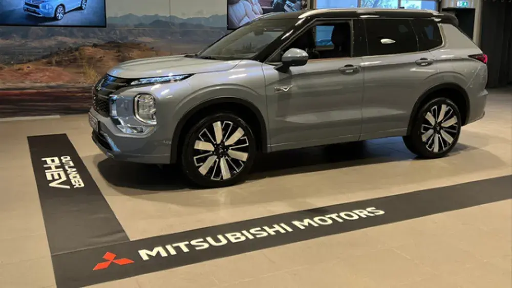 Mitsubishi Outlander PHEV MY2025 Moonstone Grey met zwart dak Instyle+